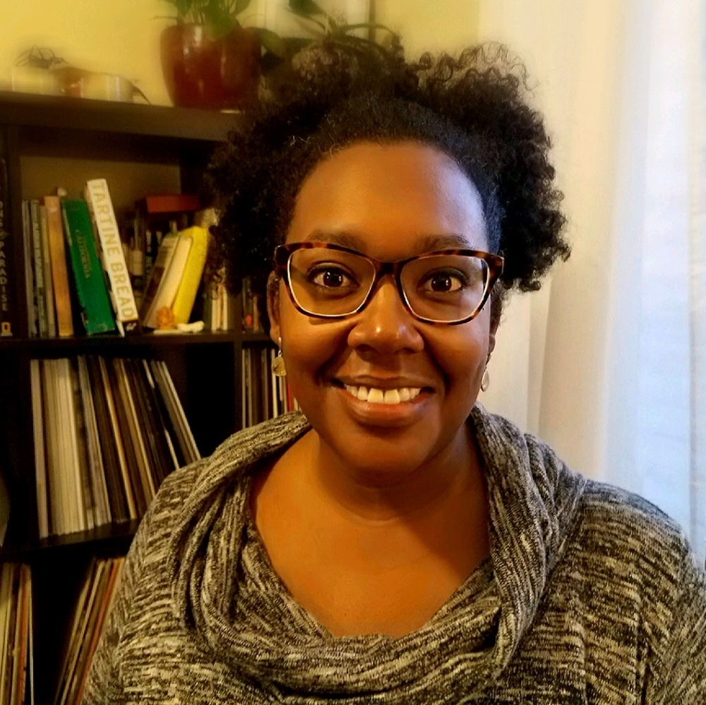 Meet your Posher, Adria